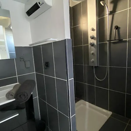 De 18 M2. * Montarnaud