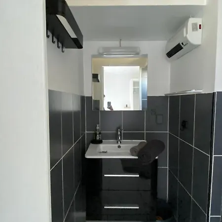 De 18 M2. דירה Montarnaud