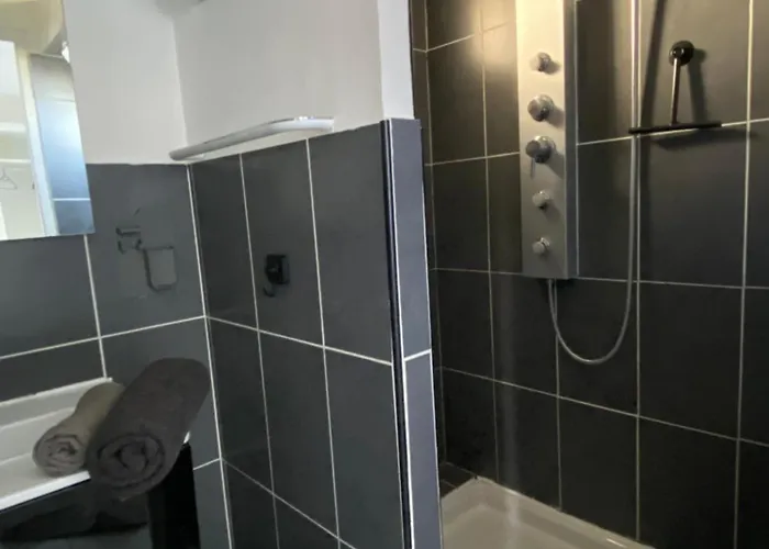 De 18 M2. * Montarnaud