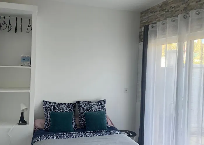 De 18 M2. * Montarnaud